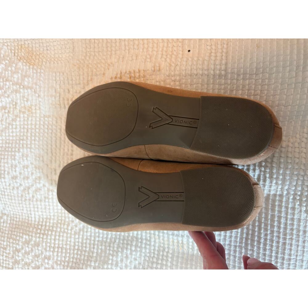 Vionic Taupe Suede Loafers Gold V detail Comfort Flats Orthotic Slip On Size 7 - Picture 4 of 4